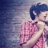 急求这个头像的另一半男的.