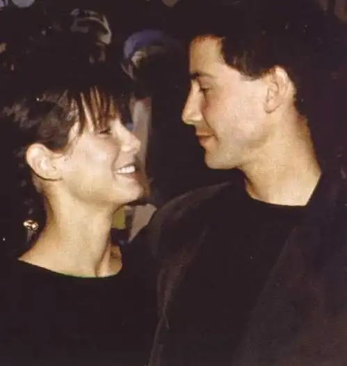 好莱坞男神暗恋她27年送情书巧克力脸红示爱,网友甜哭