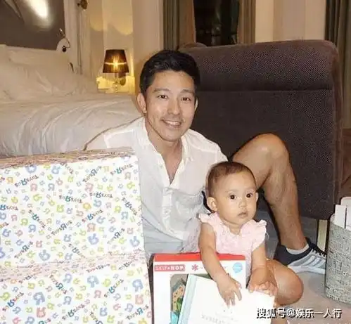 参观立威廉住的豪宅,在家就负责带儿女,铁一般的女儿奴了