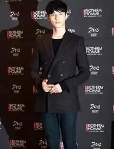43岁张东健当选韩国第一美男