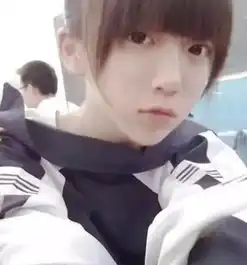 呆妹儿高中照片被扒出,看到正脸后,网友后悔没有早点认识你