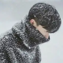 雪满肩头情侣头像一左一右qq头像扣扣居