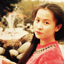 没想到平时女王范的刘嘉玲穿起西装来,竟然比男人还帅