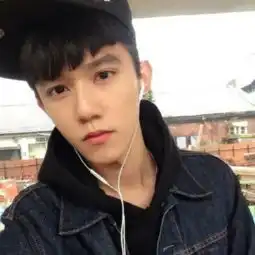 求这个网红的名字微博