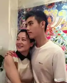 和房祖名在一起了成龙觉得还不错17岁的欧阳娜娜岁数不大绯闻是真不少