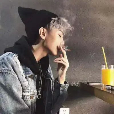 女朋友每天都在唱抖音的歌不理会你,怎么办