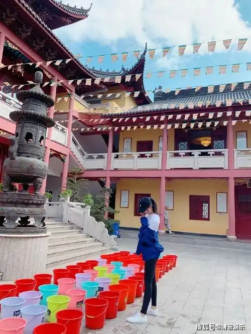 潘玮柏妻子再盗7张网红自拍图取景姿势全面模仿,网友统一培训