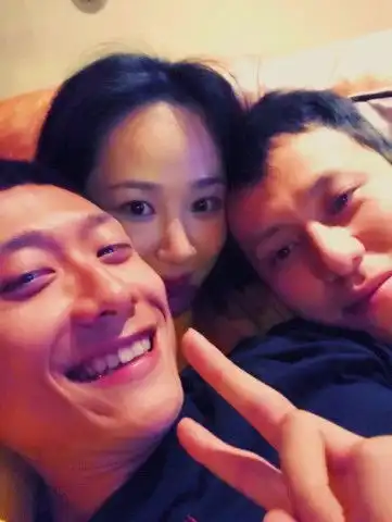 张一山被记者问以后会不会娶杨紫,张一山三字回应,网友看来有意思啊