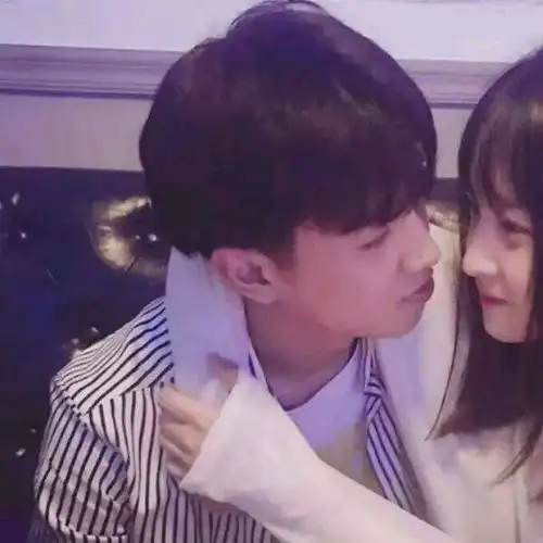 情侣头像要想活得舒畅一点首先要远离那些消耗我们的人和事