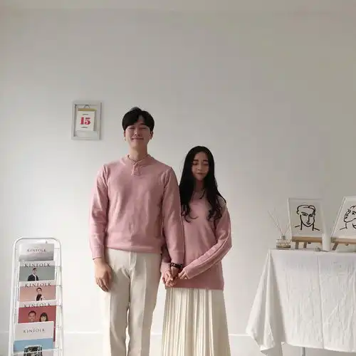 单身狗勿进σд看这对情侣学姿势