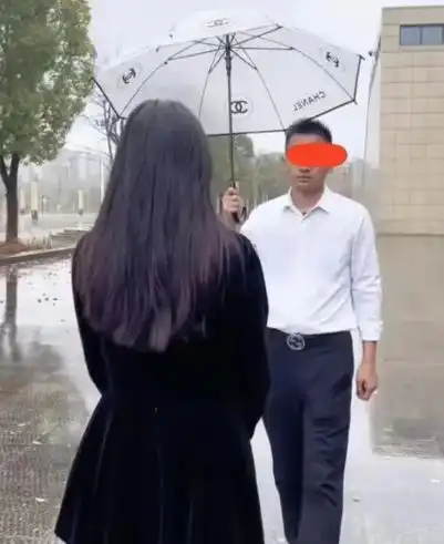 女子失恋心情低落,男闺蜜表白成功深情相拥,网友备胎转正了