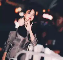 宋慧乔亮相秀场实力吸睛都怪小烟熏妆美得太高级
