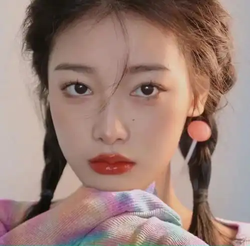 又美又飒的女生头像