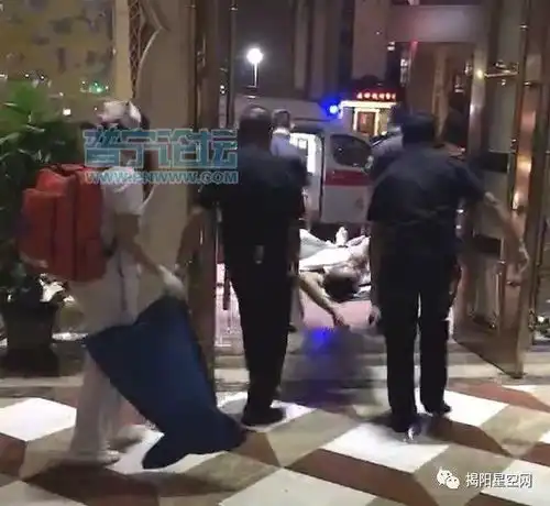 今日微资讯禽兽潮汕一变态男子在女生后面做出不雅举动