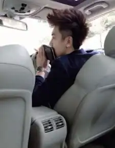 谁帮我找到跟这个配对的头像,而且男的这个也要原图,可以的话,留个qq号码