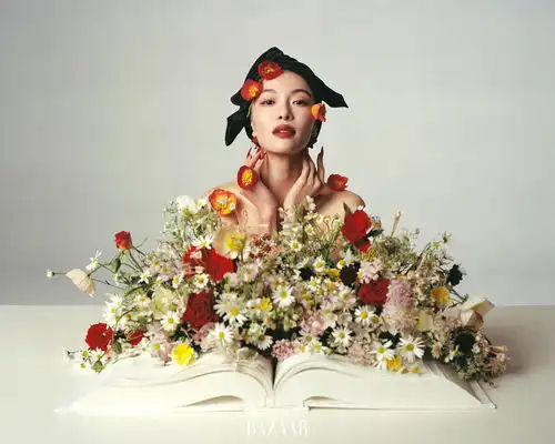 钟楚曦穿黑裙优雅矜贵露美背性感撩人尽显复古风情