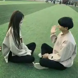 想静静的待在你怀里暖色系可爱自拍情侣头像