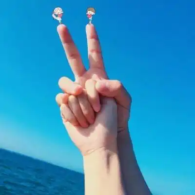 比心手势图片头像拿心手势的女生头像只有手