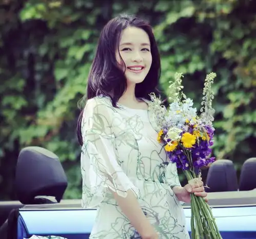 李沁与神秘男子现身机场,举止太过亲密,网友吃醋了
