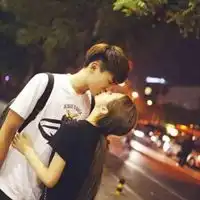 微信亲嘴的照片头像图片