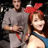 肌肉男和肌肉女的情侣头像微信头像图片大全