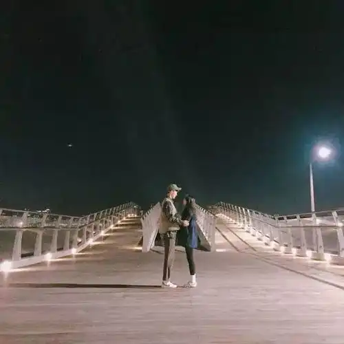 情侣照都不会拍,还秀什么恩爱