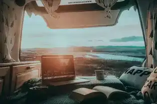 卖掉房子买房车,两人一狗的生活是我们羡慕的诗和远方