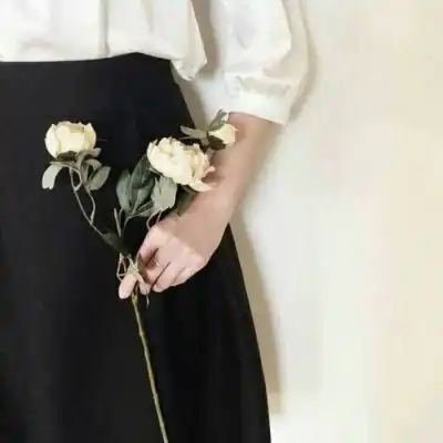 捧花情侣头像手里拿花的女生头像高清系列