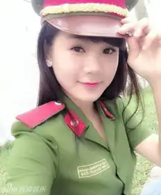 网曝越南女兵自拍照清秀可爱看呆男士兵