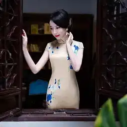 仙气十足,最是米色旗袍