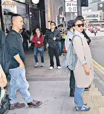 陈坤护周迅赴香港寻桃花运周迅密会神秘型男