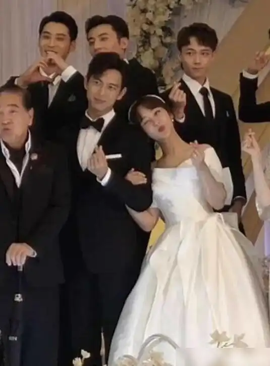 杨紫李现终于让我给逮住两人拍婚礼戏份的路透图片了