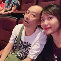 久未营业的徐静蕾晒与异性好友自拍,同框卖萌不怕男友吃醋