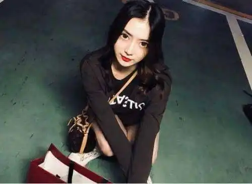 抖音最美夜店女王长啥样当看蜜汁腿后,网友出道是不难的