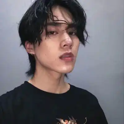 适合深夜发qq空间的置顶说说,句句走心,发圈访客量爆棚