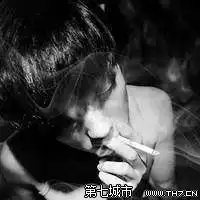 沧桑伤感黑白男生头像