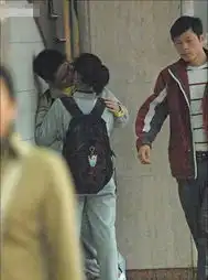 高校公开学生情侣亲密照引争议6475619教育图片库大视野
