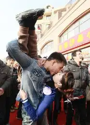 小情侣持续接吻2小时43分钟,终得1克拉钻戒