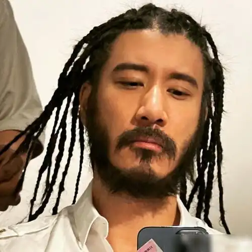 王力宏45岁生日,造型曝光,周杰伦献祝福并喊他帅哥