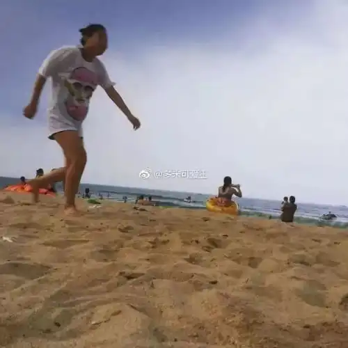 去海边玩让男朋友给我拍张美照发朋友圈,结果看完想分手了