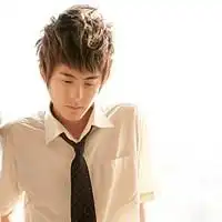 我想找这对情侣的图片