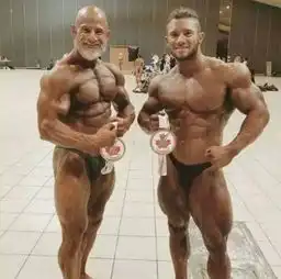 健身的老爷子完胜小鲜肉,值得深思
