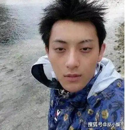 盘点男明星素颜照,王源满脸痘遭毁容,王俊凯似路人认不出