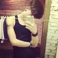 镜子是另外一个自己喜欢自拍的个性男生头像