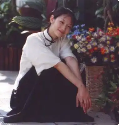被富商折磨4年,为梅婷前夫流产,李小冉的故事远比你想得更精彩
