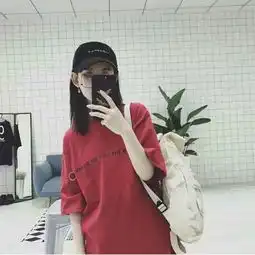 求情侣头像一对穿红色衣服的,一男一女都拿手机遮脸的,有女图