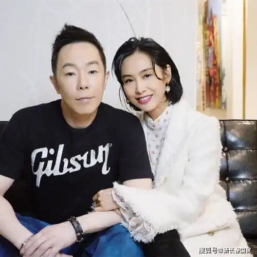 朱茵跟老公聊前男友,黄贯中回八个字,让她脸色一沉