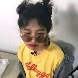 ins复古港风女生头像心情不好的时候就应该出去散散步