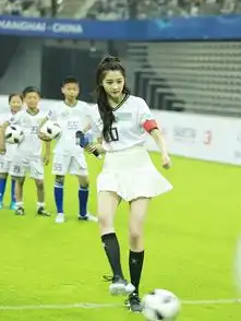 关晓彤美少女装扮现身球场一展球技,网友鹿晗没少教她吧