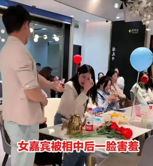 广州相亲大会,一男子被8位女生看中,最漂亮的被小伙带走